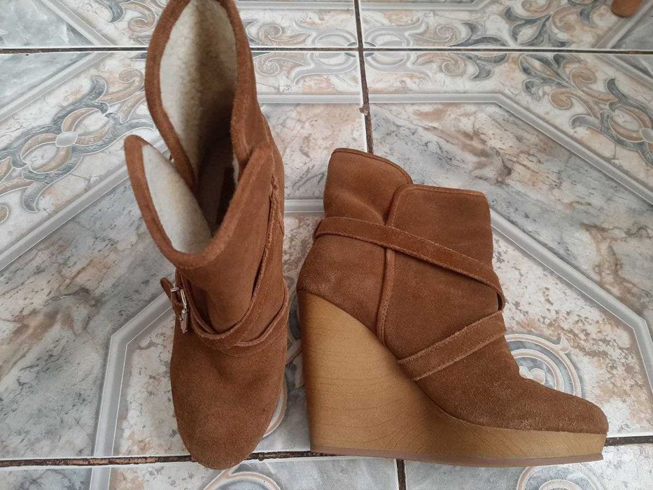 Замшевые ботильони на танкетке Bershka 36 р.