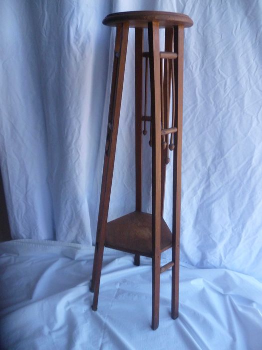 Floreira do ENXOVAL dos anos 50 ou 60 Coluna para flores em madeira