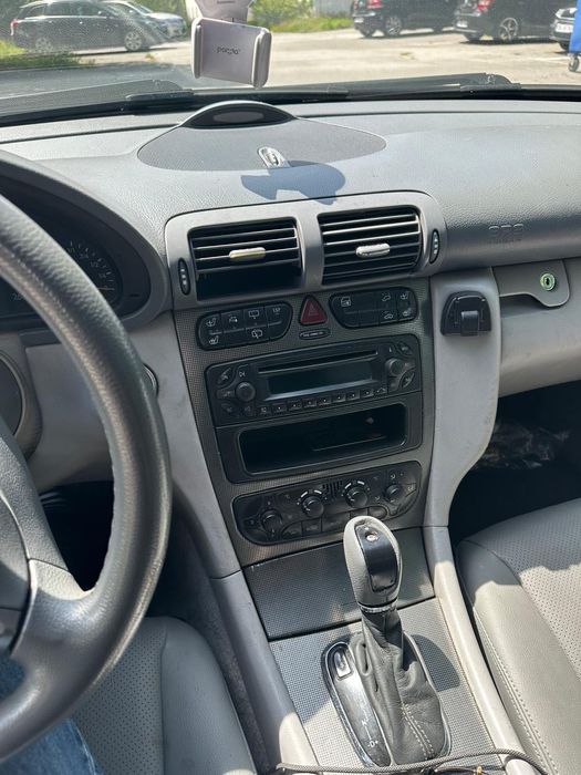 Автомобіль Mersedes-Benz c220 w203