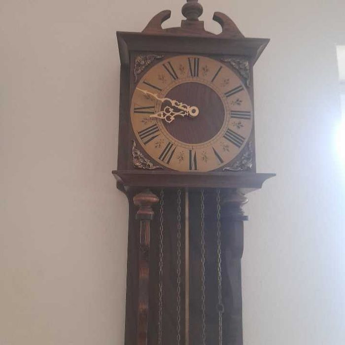 Zegar w obudowie drewnianej