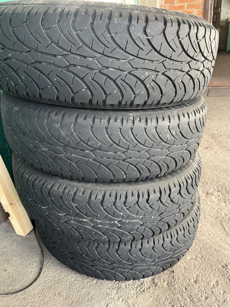 Продам гуму 205/70/R16 Нива