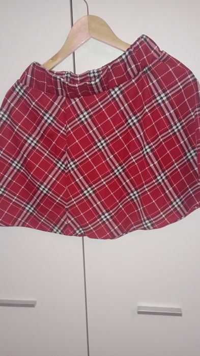 Czerwona spódniczka