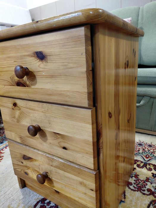 Solidna, drewniana szafka nocna