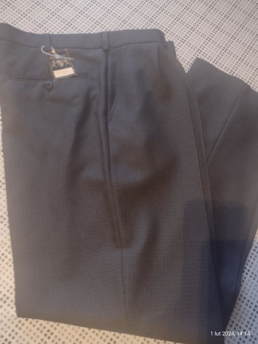 Nowe, męskie spodnie garniturowe, nogawka w kant.