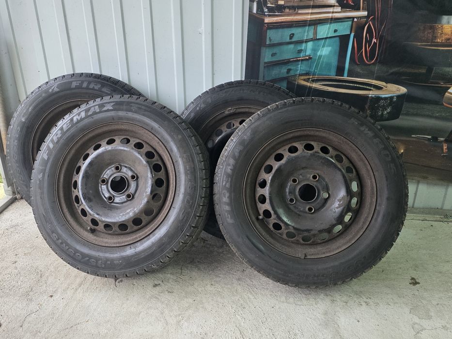 Opony Zimowe firemax na felgach f 195/65 r15