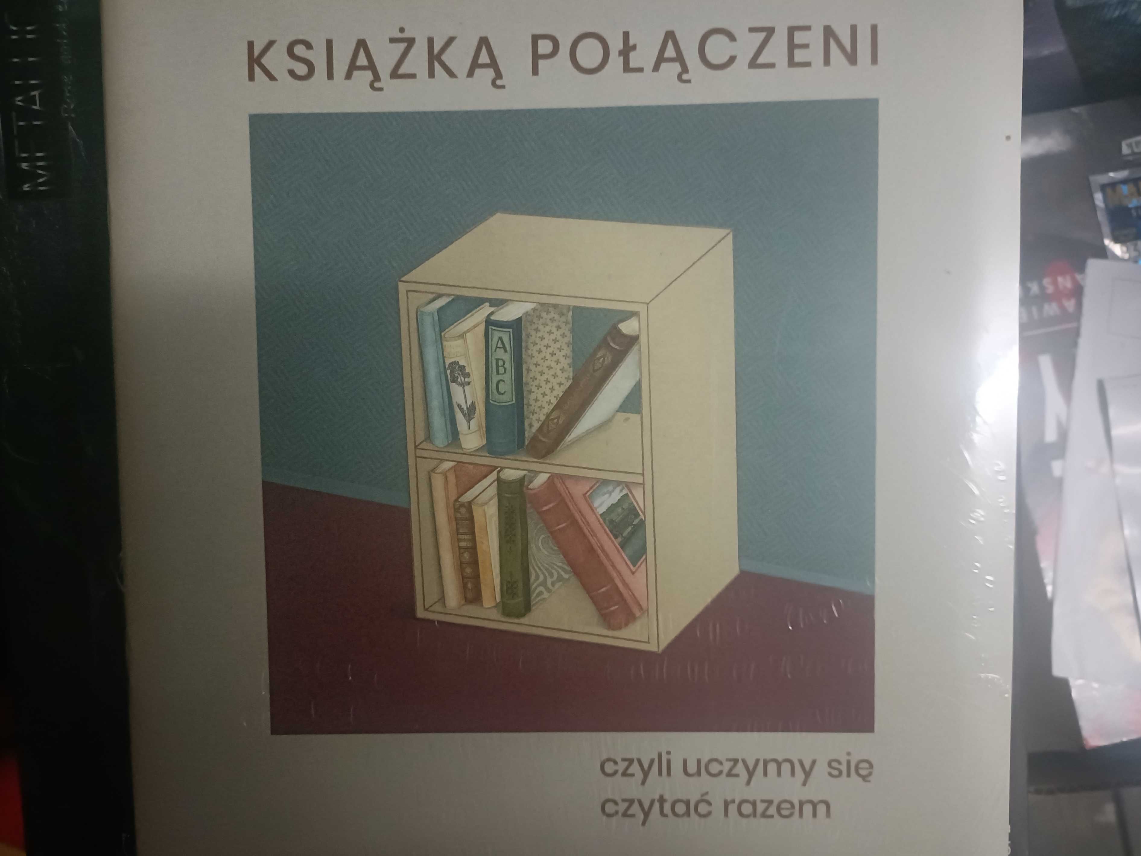Pierwsze abecadło Książką połączeni czyli uczymy się czytać razem