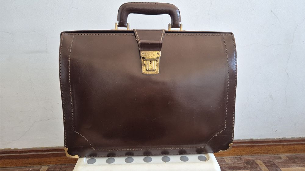 Pastas antigas/vintage em pele