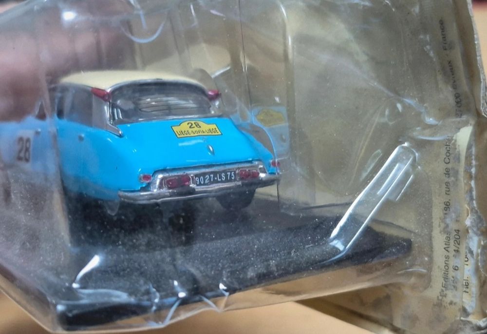 Miniatura Citroën em escala 1/43