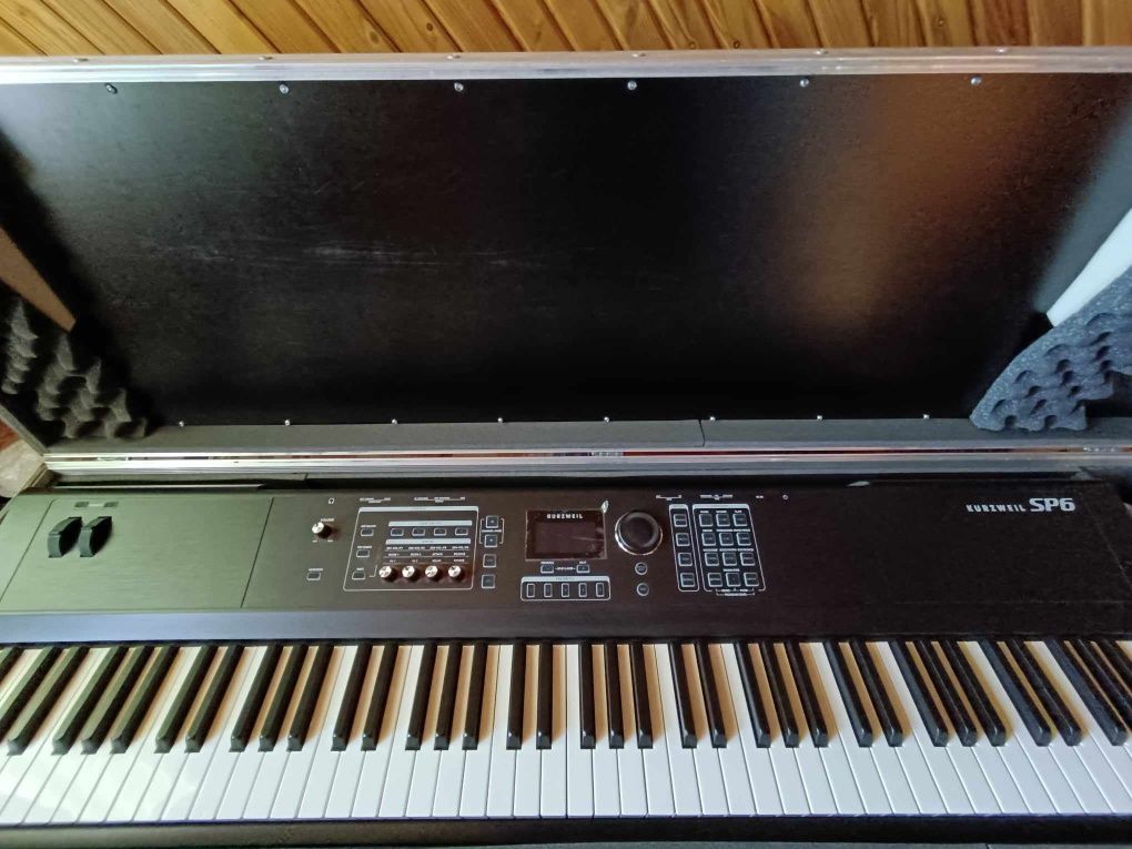 Kurzweil SP6 stage piano + case