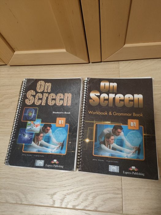 Англійська та німецька (genial, on screen, prime time)