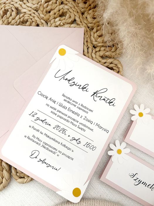 Dekoracje i zaproszenia z motywem stokrotek