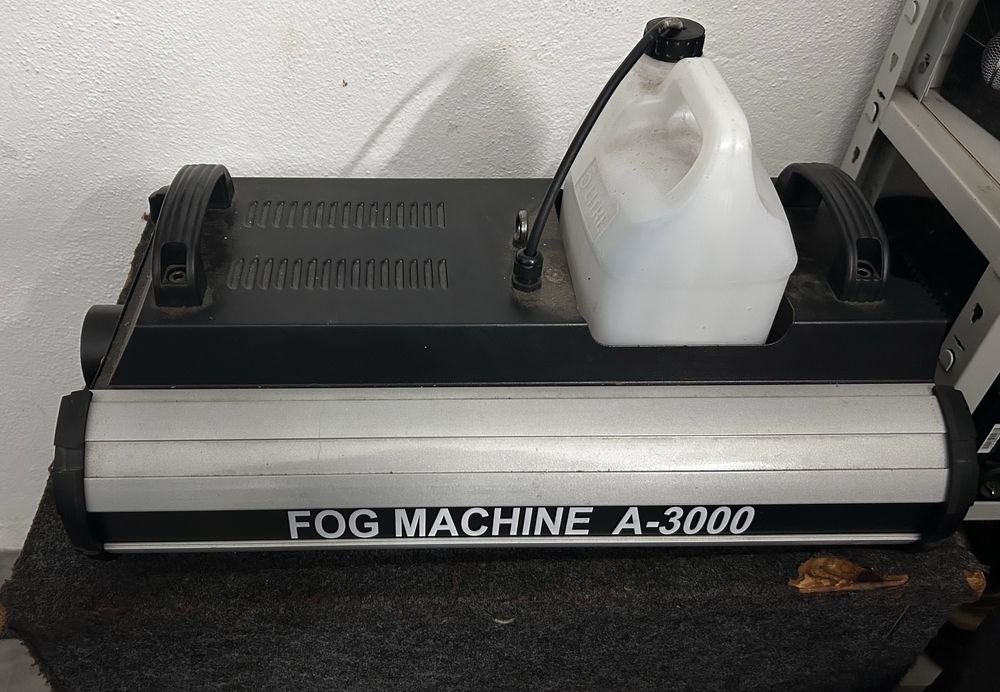 Maquina de fumo com comandos