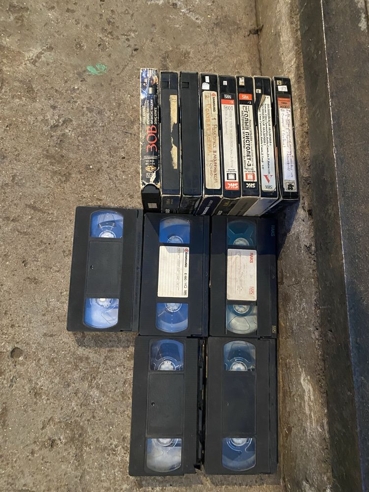 Видеокассеты VHS 13 шт. Одним лотом