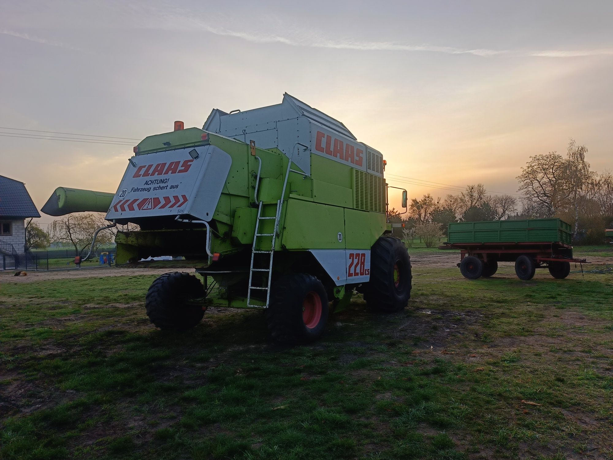 Claas commandor 228. Dominator.