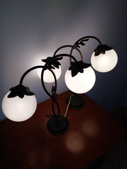 Par de candeeiros antigos de mesa