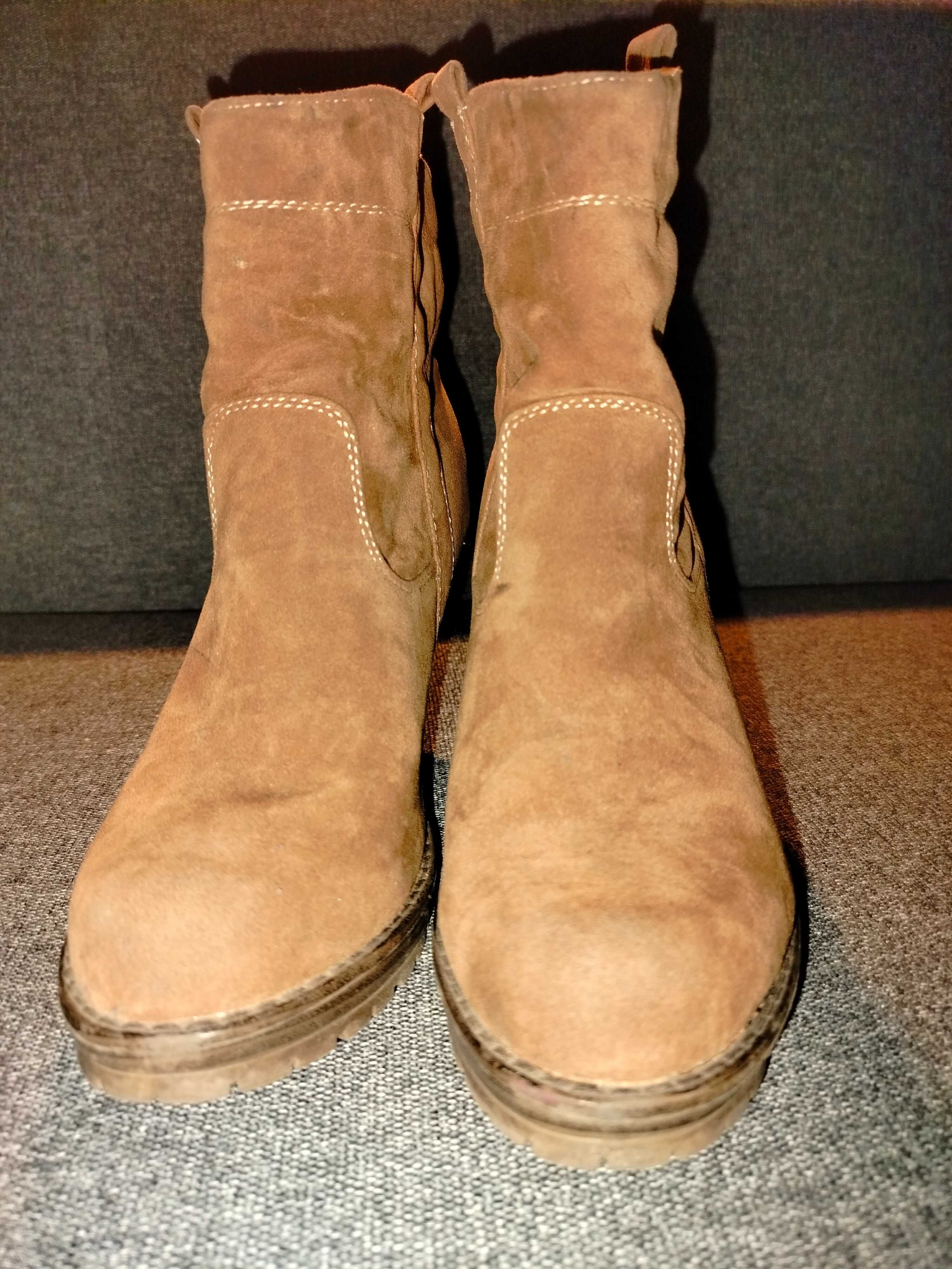 Kowbojki ,buty damskie na platformie 40 Vesuwio zamszowe brązowe.