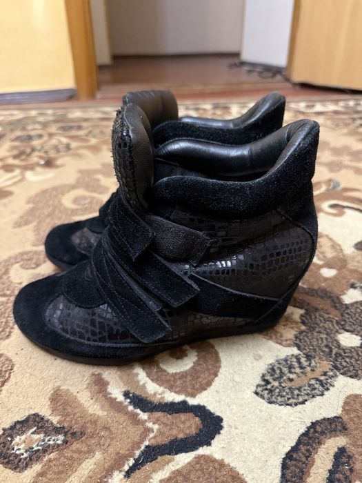 Замшеві снікерси