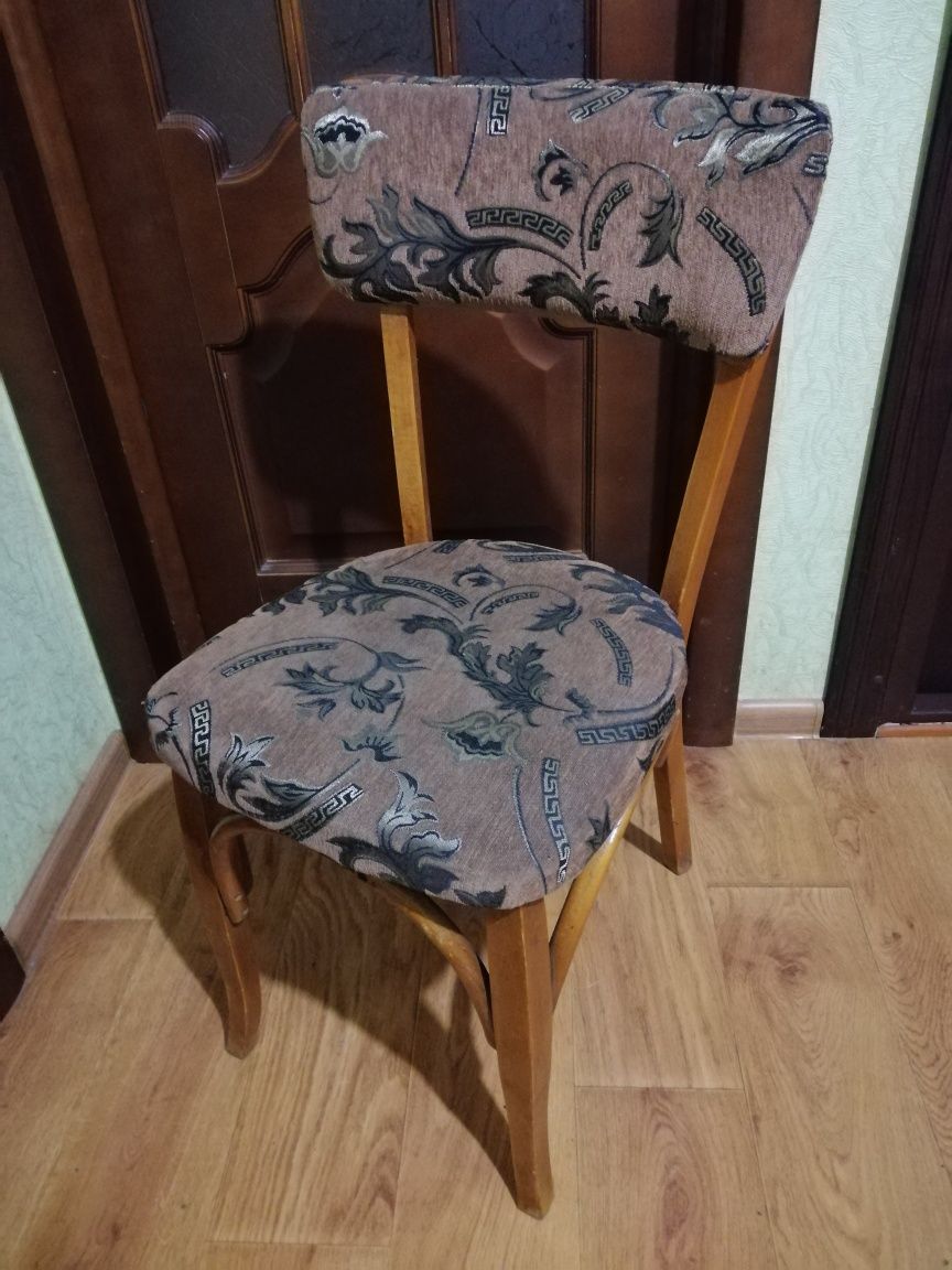 Продам гарний дерев'яний стілець!