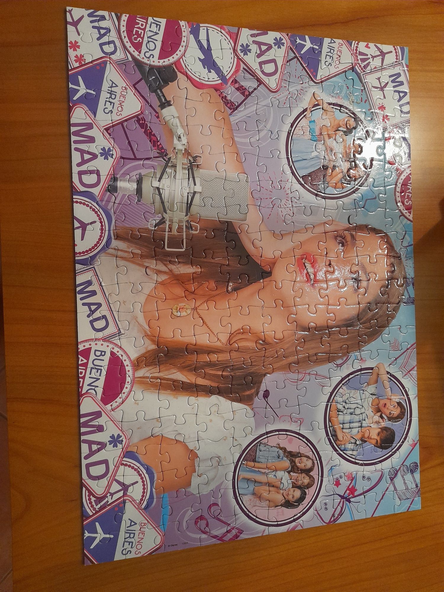 Puzzle de 200 peças da Violetta