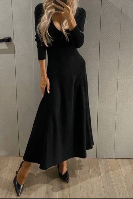 Sukienka midi Massimo Dutti M/L dzianinowa rozkloszowana wełna premium