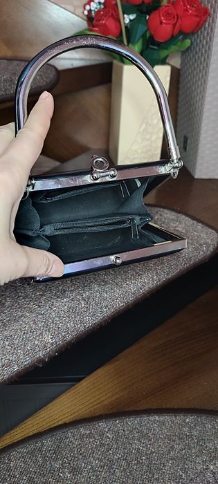 Mała torebka a'la kopertówka