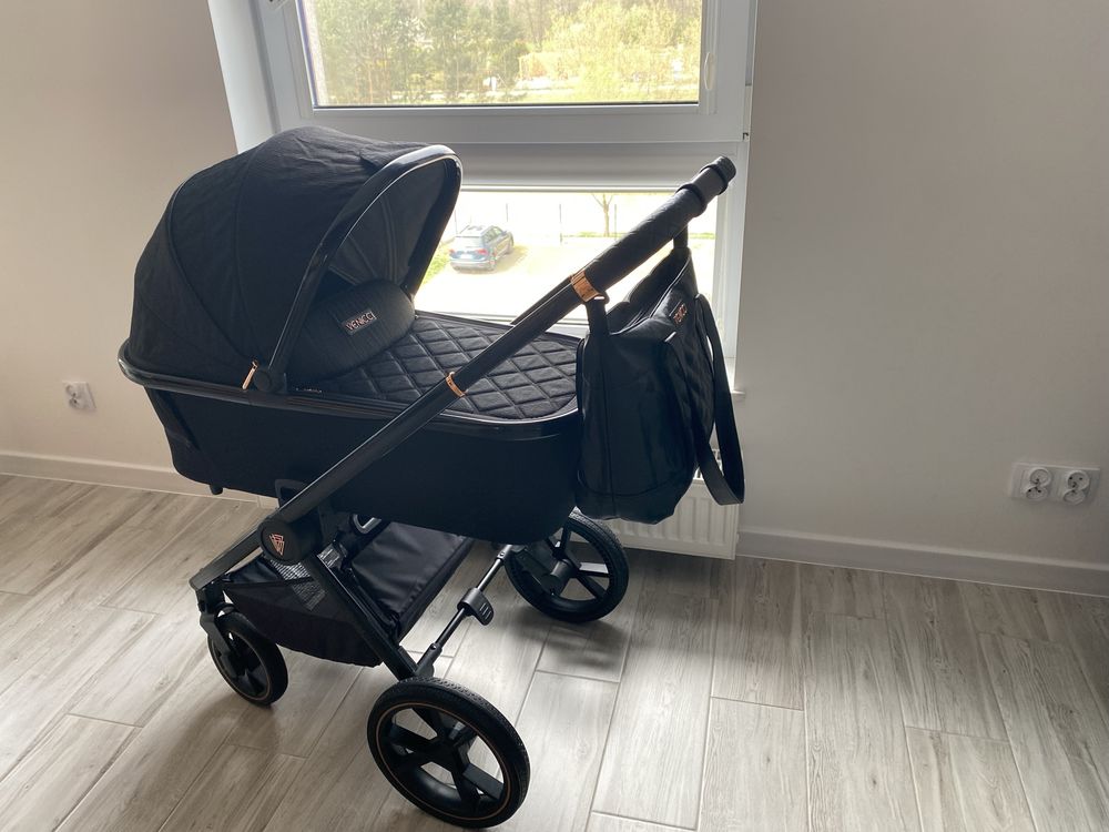 2w1: Venicci Tinum 2.0+fotelik Cybex Cloud Z-ISize Spring blossom Dark