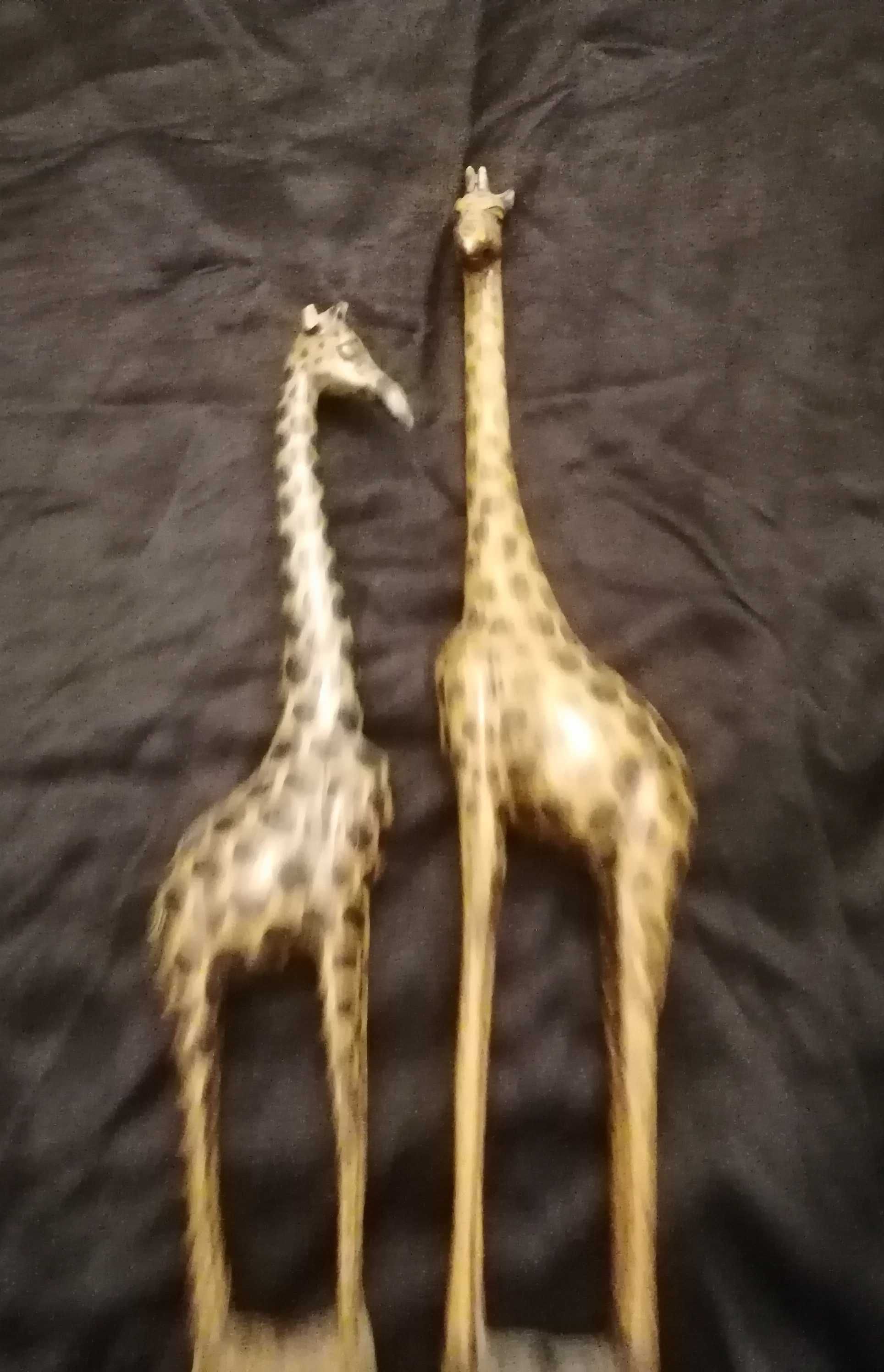 Drewniane figury rzeźby żyrafy