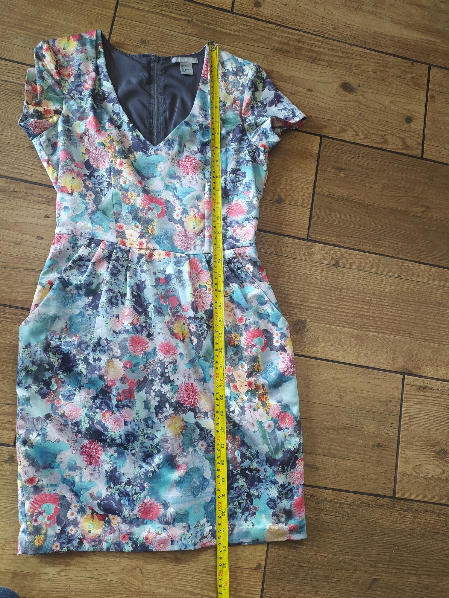 Sukienka z krótkim rękawem kwiaty H&M 34
