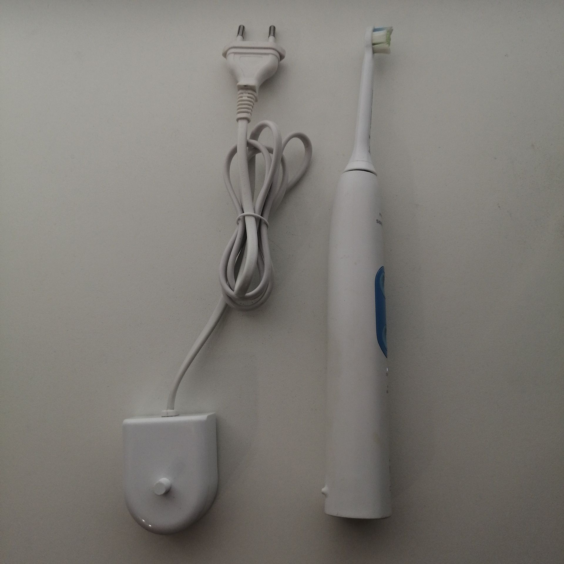 Зубная щетка Philips sonicare.