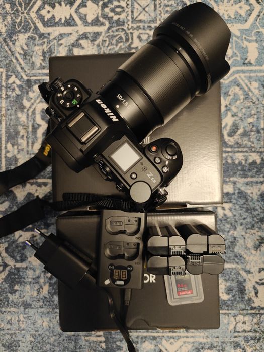 Nikon z6 III plus akumulatory, obiektyw nikkor 50 1.8S oraz karta cfe.