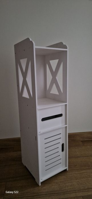 Mały regał do lazienki