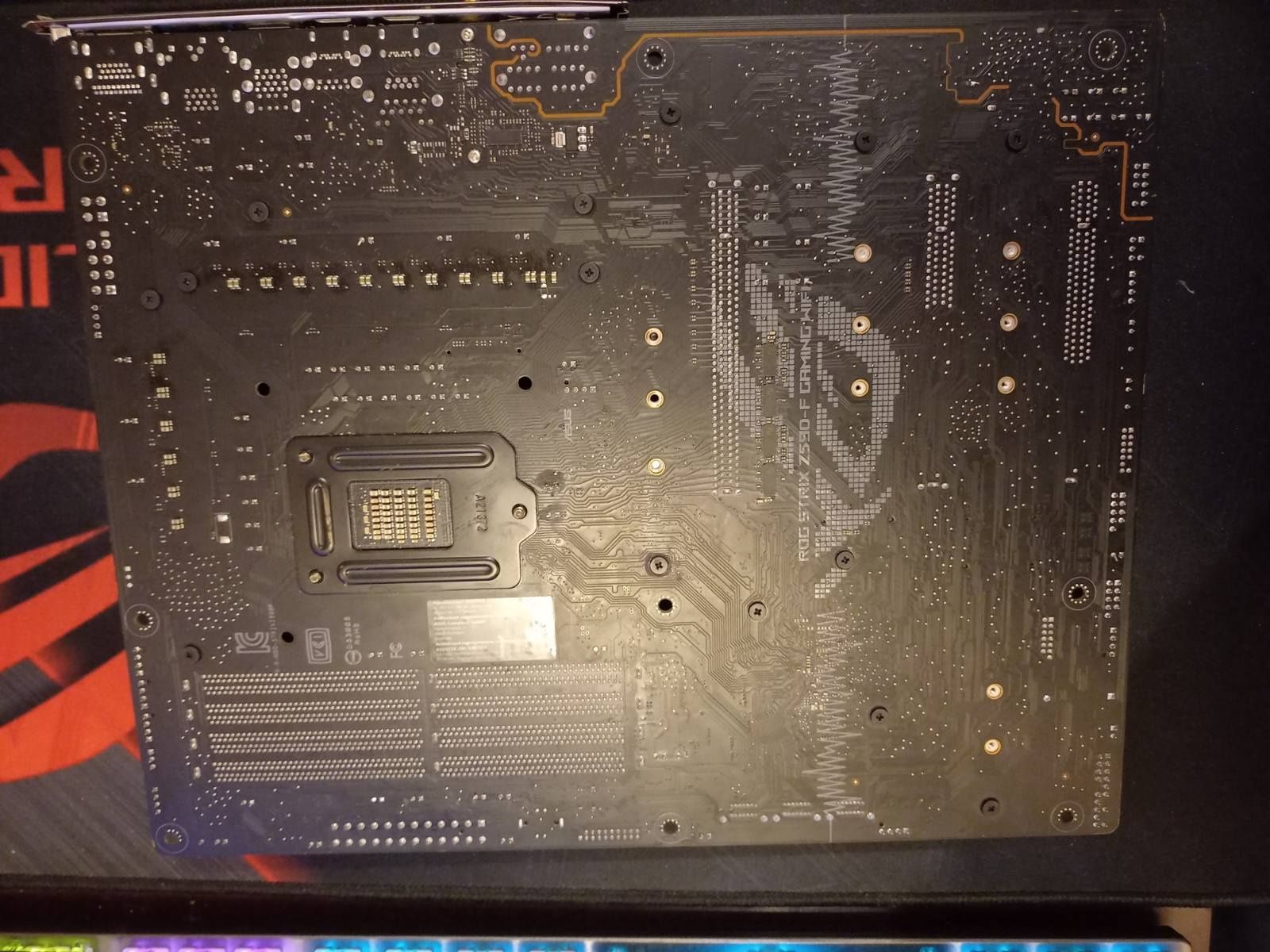 Продаю М.плата Asus rog strix Z590-F gaming wifi под ремонт . Покупала
