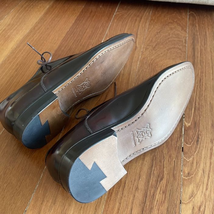 Sapatos elegantes de homem