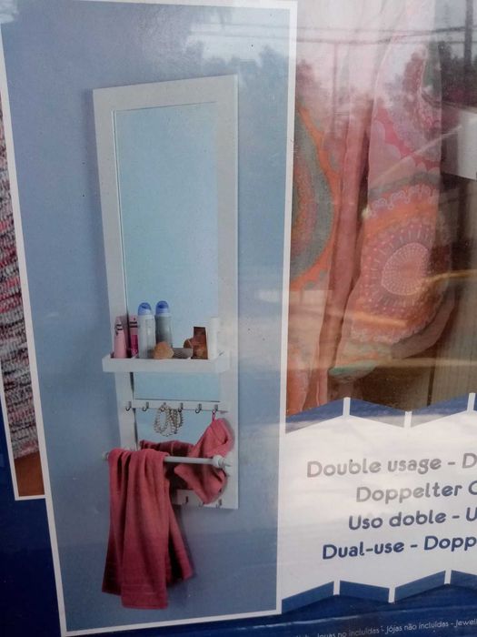 Estante para pendurar com espelho completamente nova