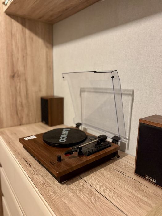Gramofon Lenco LS-100