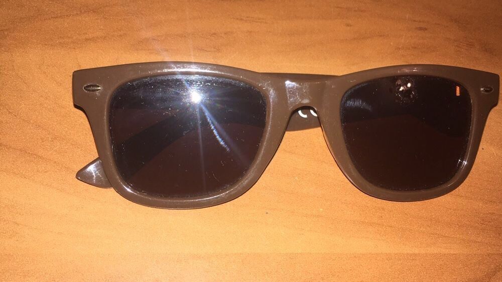 Продам солнцезащитные очки коричневые Чарли