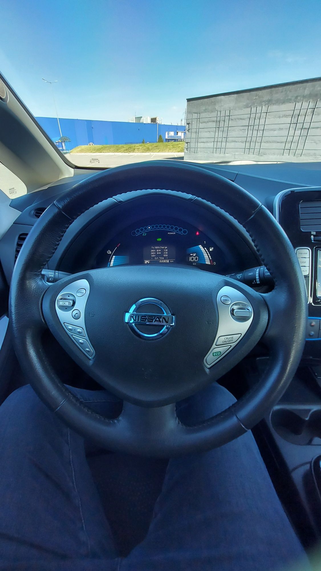 Продам Nissan leaf