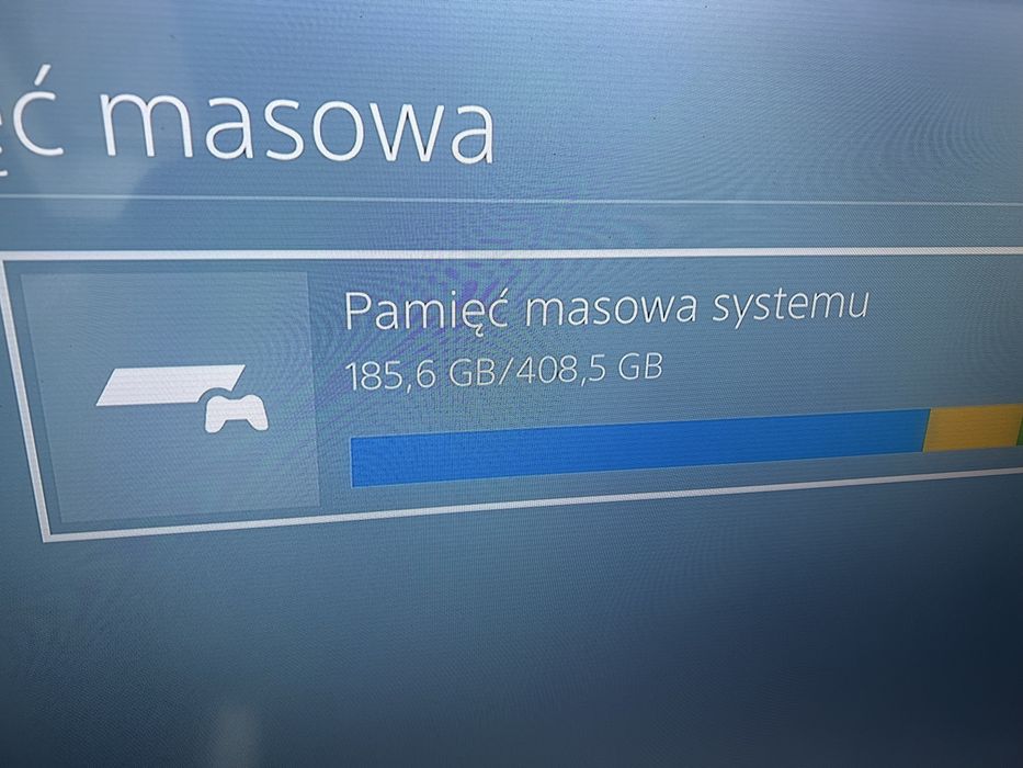 Konsola ps4 slim , pad Sony + gry