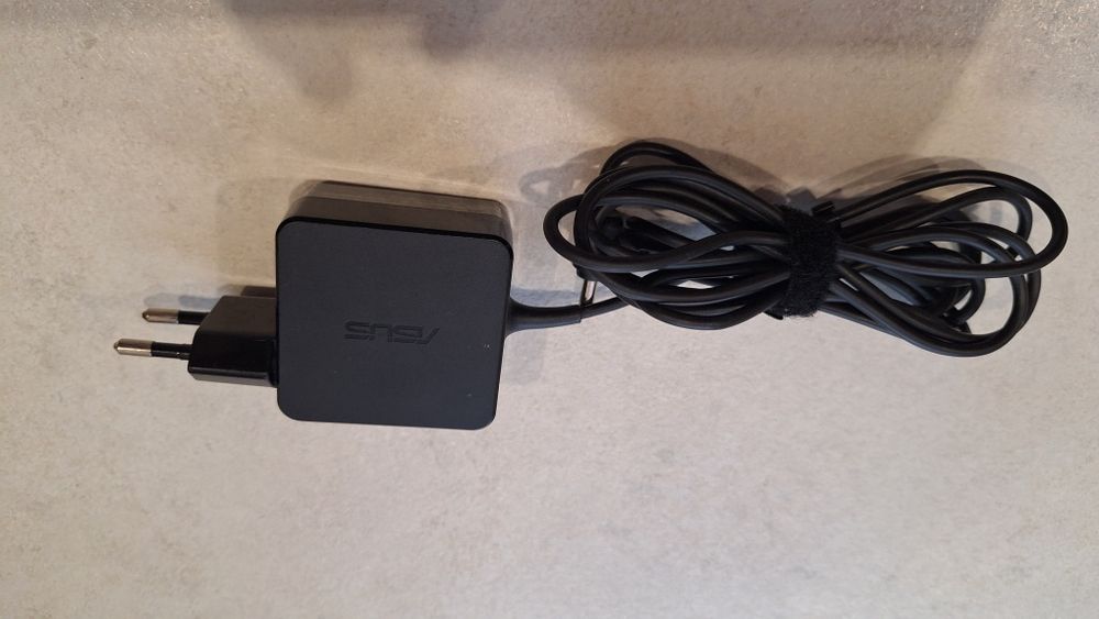 Laptop Asus x102b dotykowy