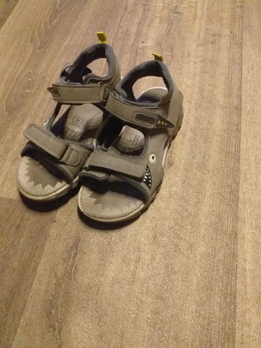 Sandałki w rozmiarze 29