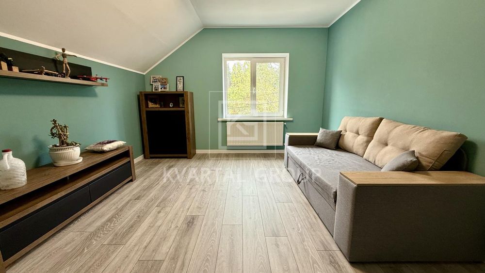 Будинок з новим ремонтом у центрі Гостомеля — укомплектований