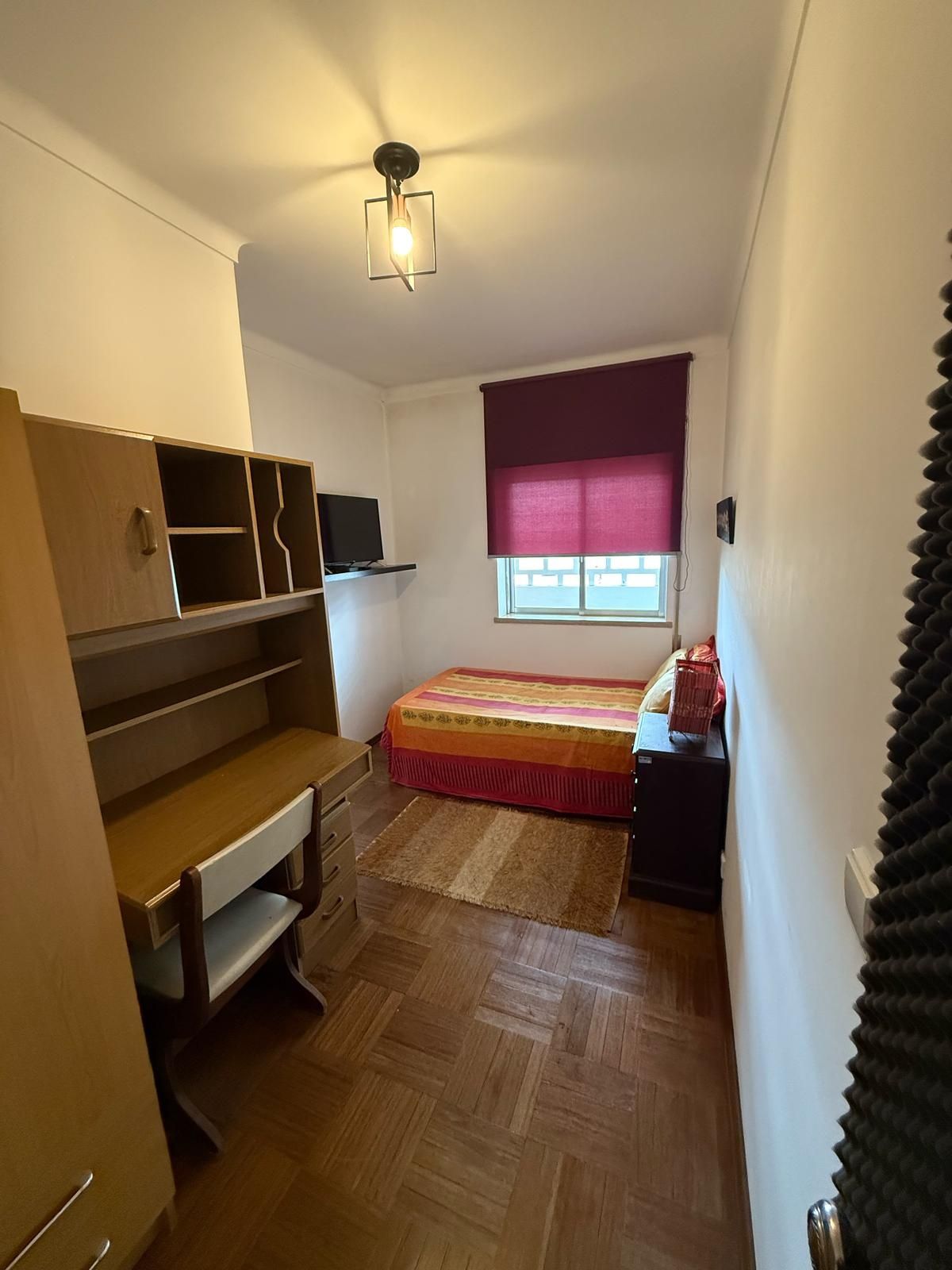 Aluguer de quarto solteiro