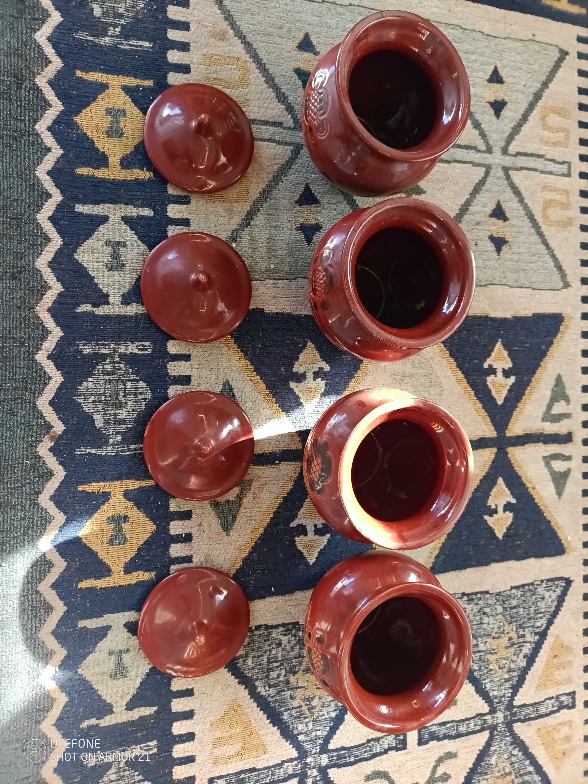 Набір глиняних чашок