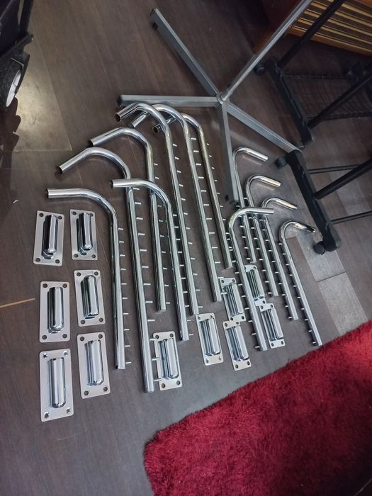 Stojaki i wieszaki scienne i stojace-Sklepowe duży zestaw-Chromowane.