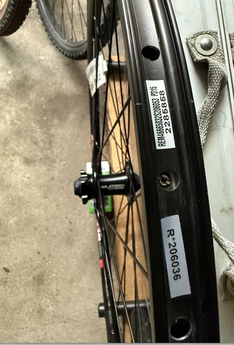 Par de Rodas BTT 27,5 DT Swiss XLC para disco e thru-axle (Novas)