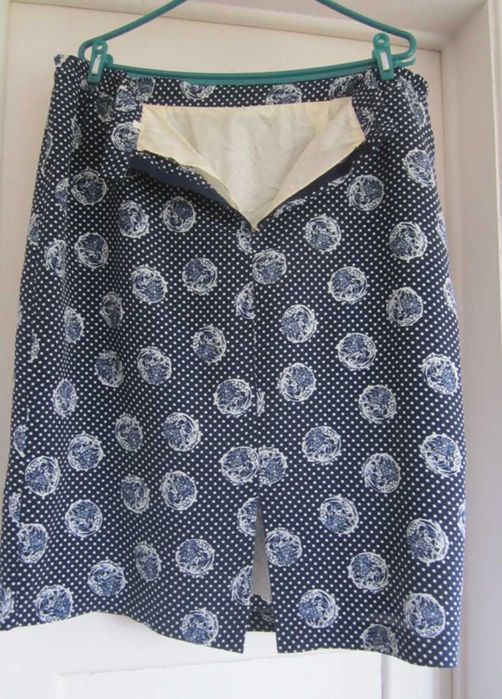 Conjunto Blusa manga curta + Saia T46 azul marinho com corte evasé