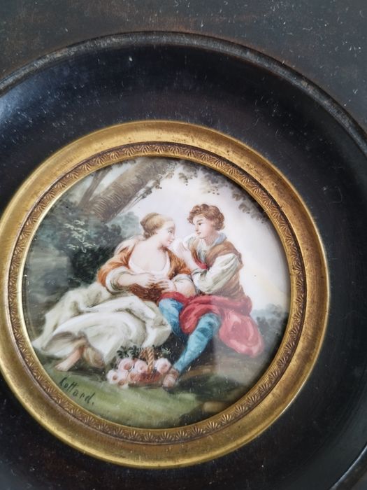 Bonita moldura antiga pintada à mão