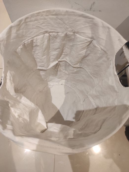 Metalowy kosz na pranie koce zabawki