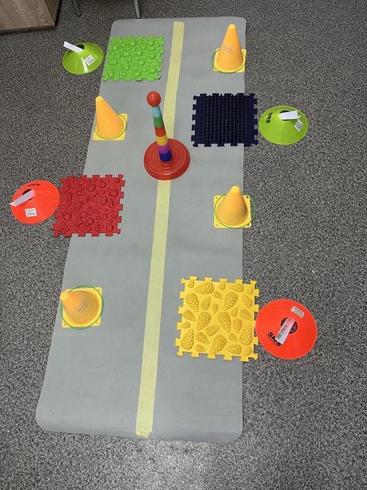 Логопед-дефектолог проводжу  індивідуальні заняття.