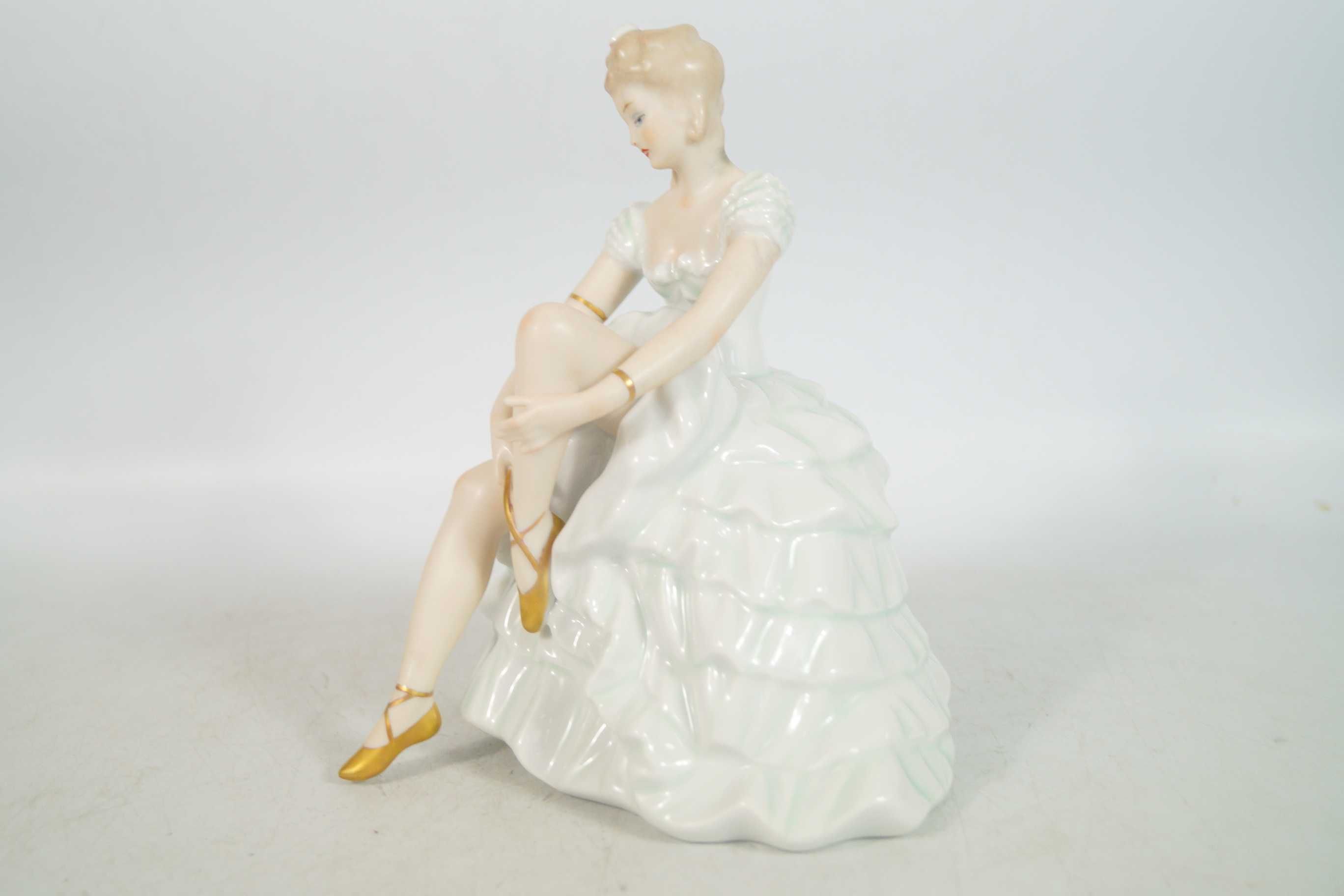 Wallendorf Piękna figura porcelanowa ART DECO BALETNICA